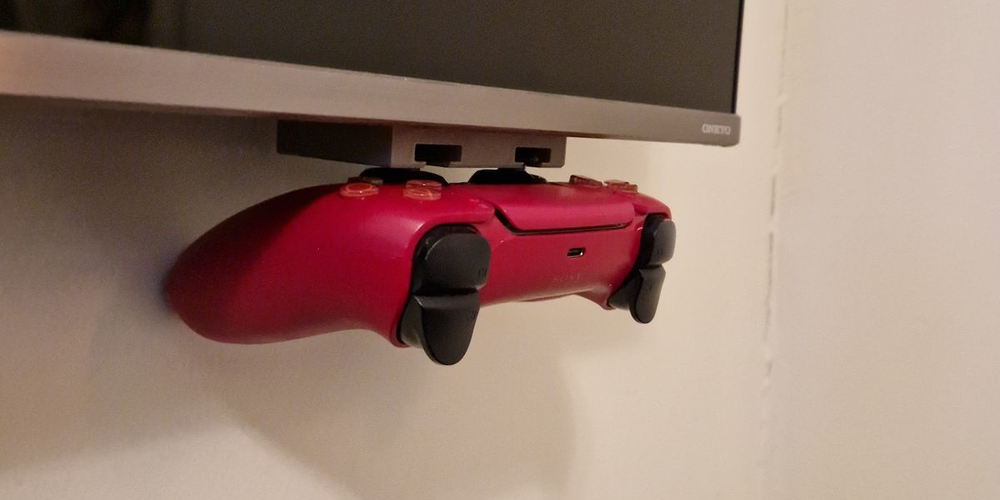 tv with PS5 Controller